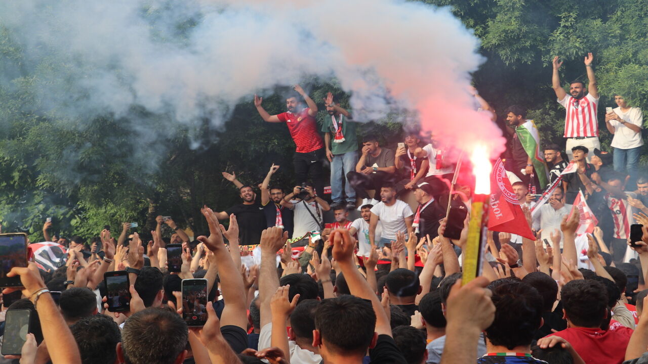 TPAO Batman Petrolspor taraftarlarından şampiyonluk kutlaması