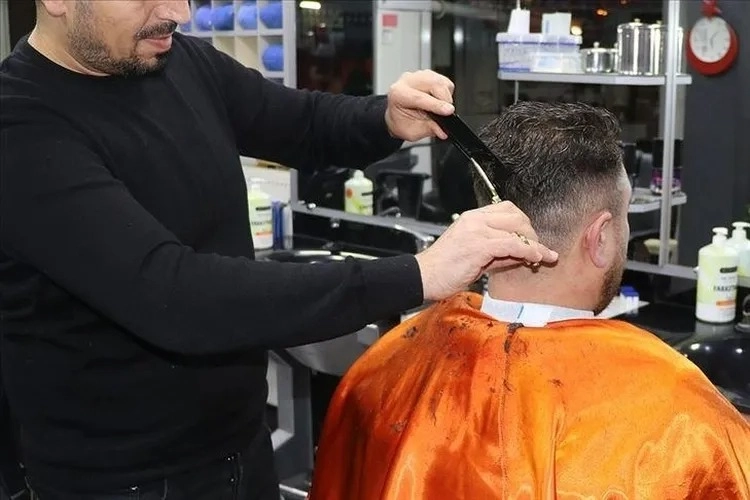 Batman’da Berber ve Kuaförler Bayram Öncesi Son Pazar Günü de Açık Olacak