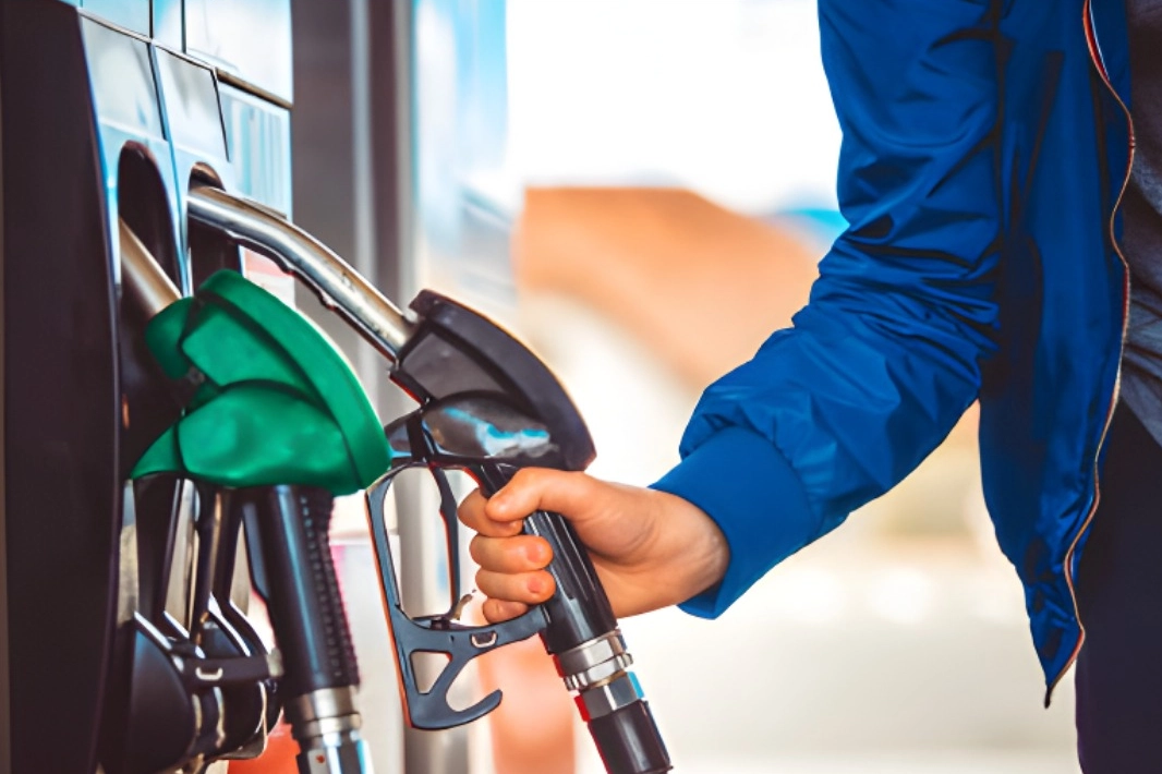 Akaryakıta İran İsrail Savaşı Zammı