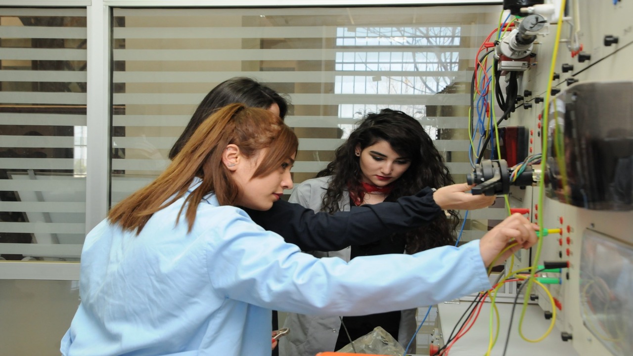 Batman Üniversitesi'nden Döneme Merhaba