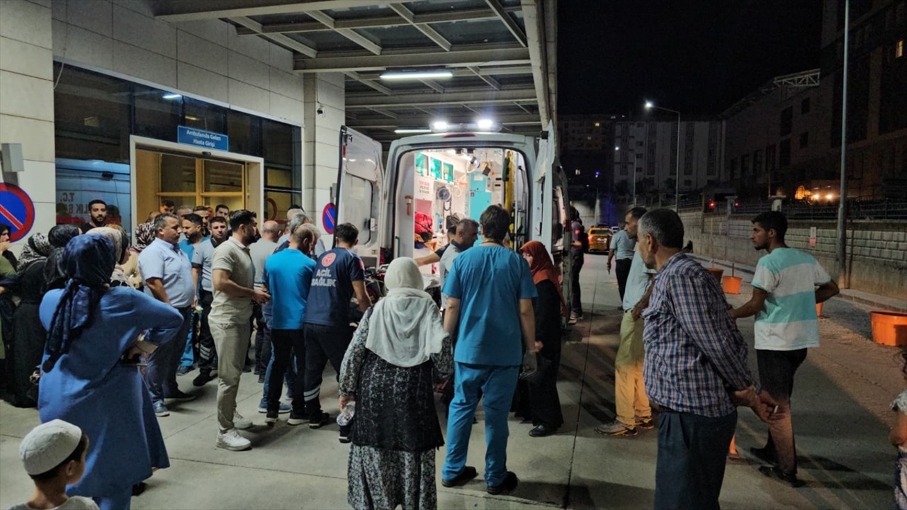 Siirtli Çocuğa Önce Otomobil, Sonra Kamyonet Çarptı 1