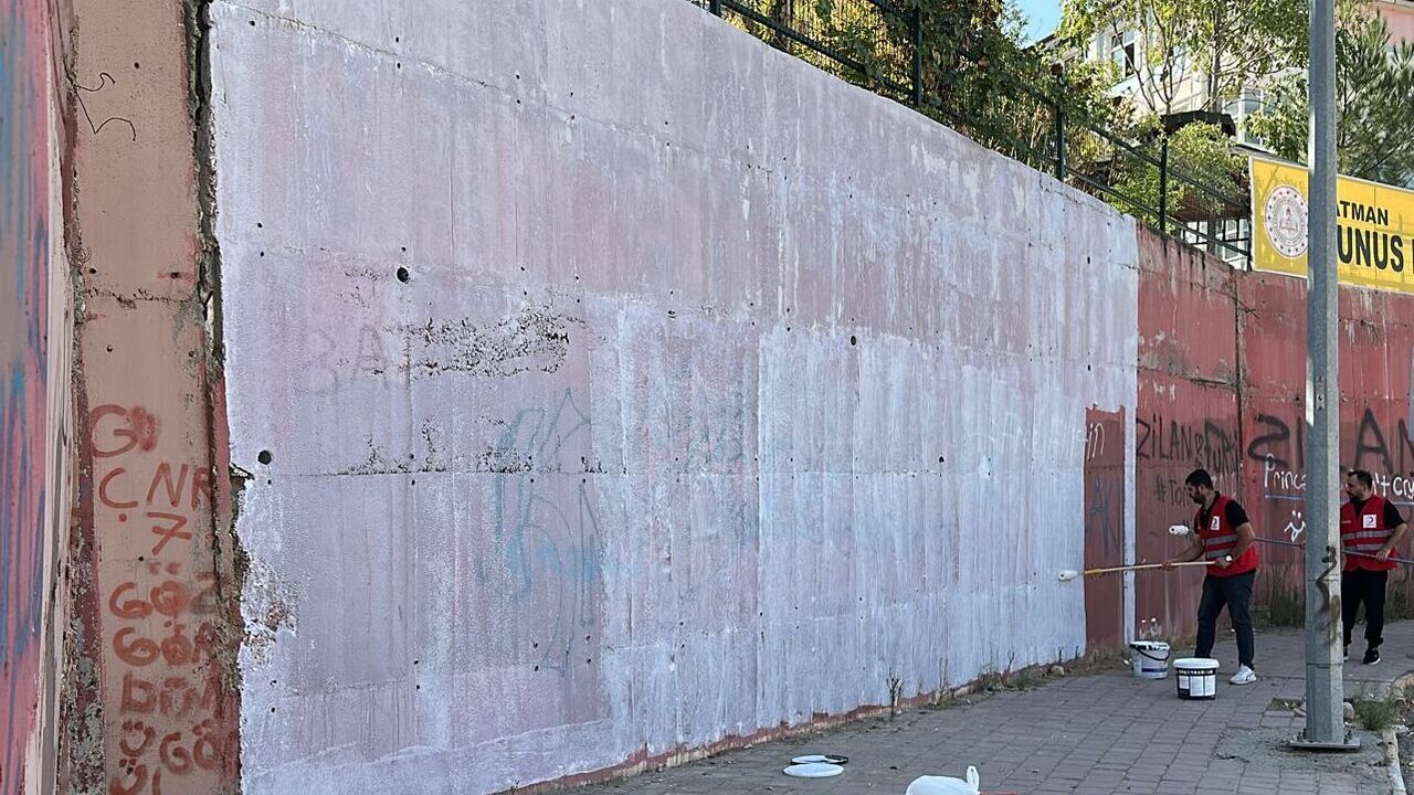 Batmandaki Okullarin Kirli Duvar (2)