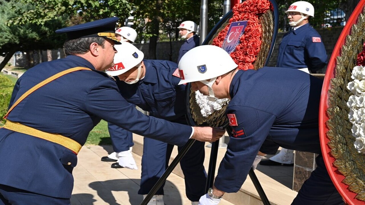 Cumhuriyet Coskusu Celenk Toreni (1)