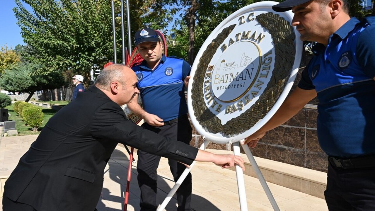 Cumhuriyet Coskusu Celenk Toreni (2)