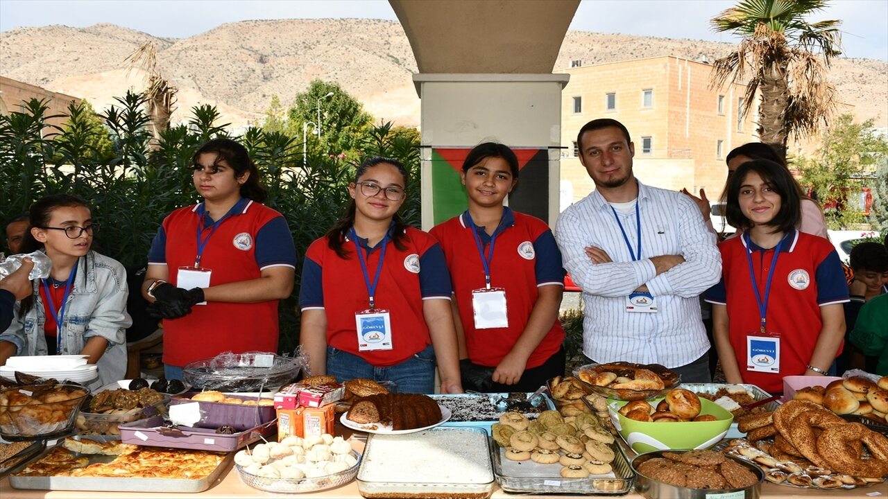 Hasankeyf Okullari Gazze Yararina Kermeste Bulustu 2