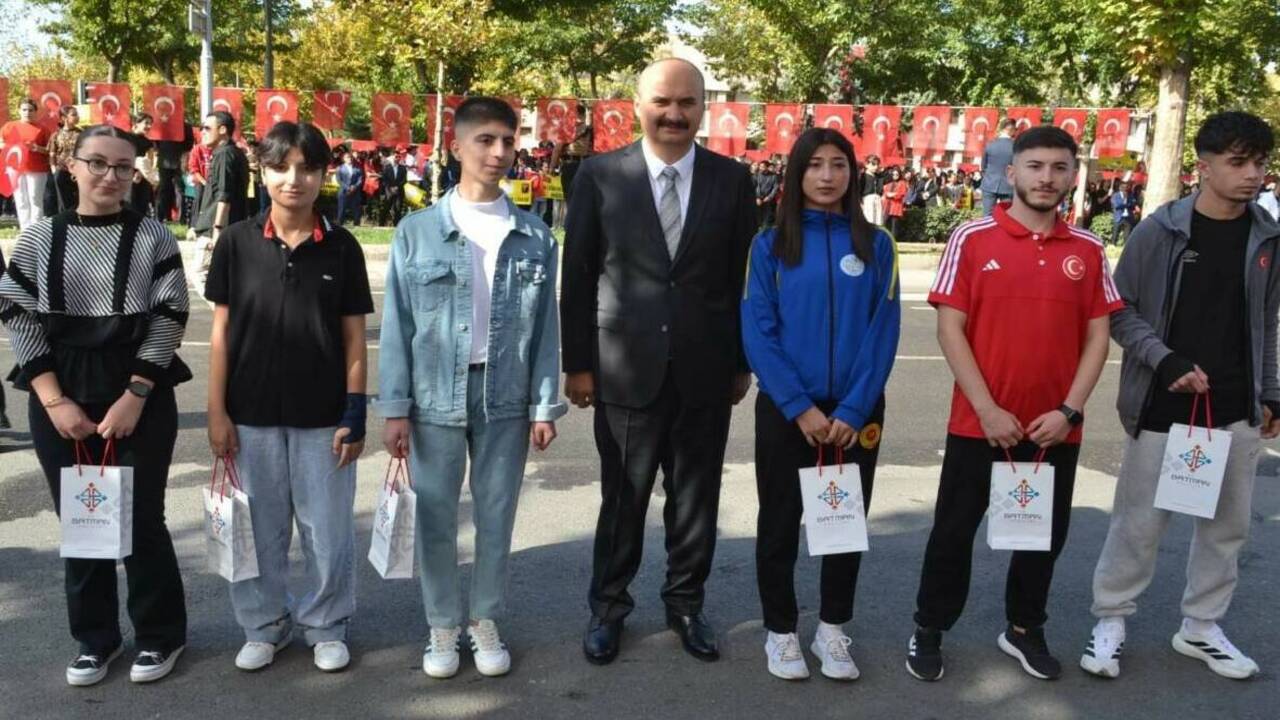 Batmanda 102 Yillik Cumhuriyet C