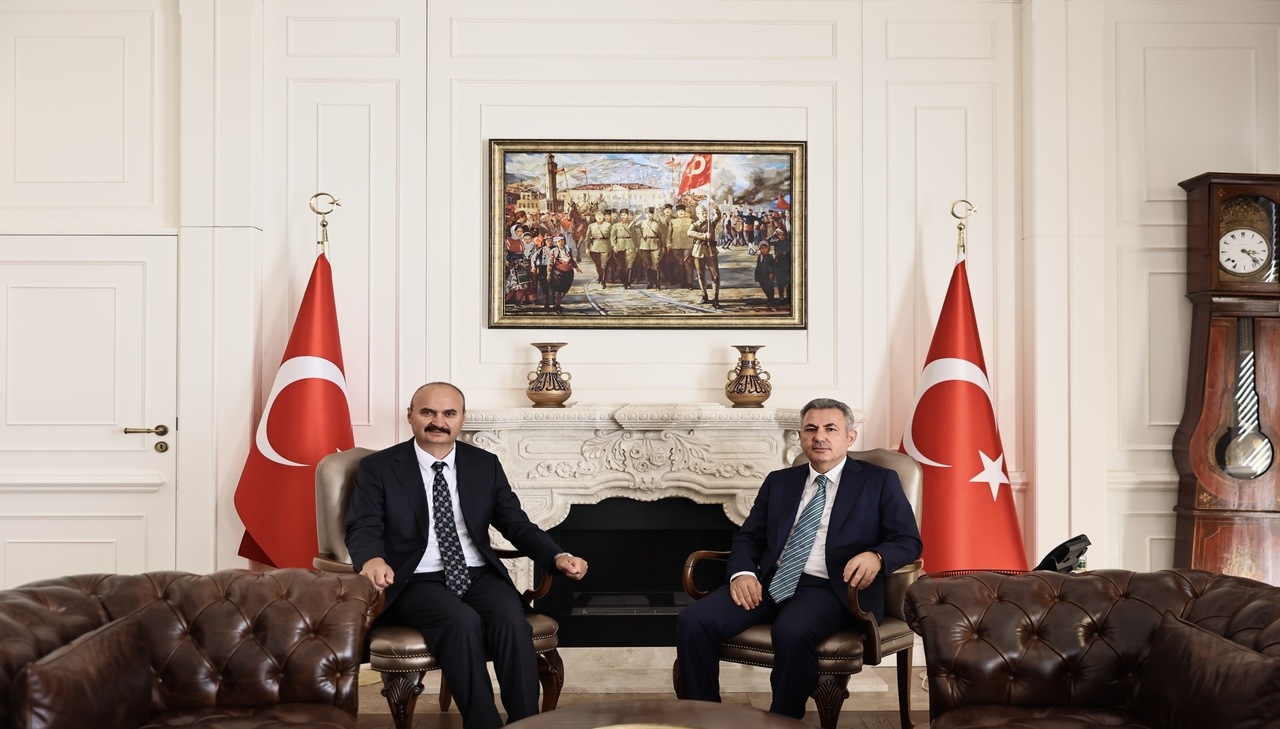 Vali Ekrem Canalpten Izmir Valisi Suleyman Elbana Ziyaret 1