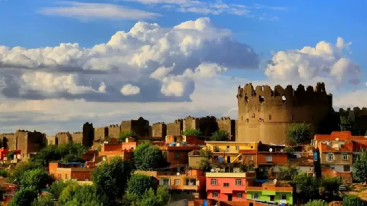 Diyarbakira Neden Amed Derler 1 (1)