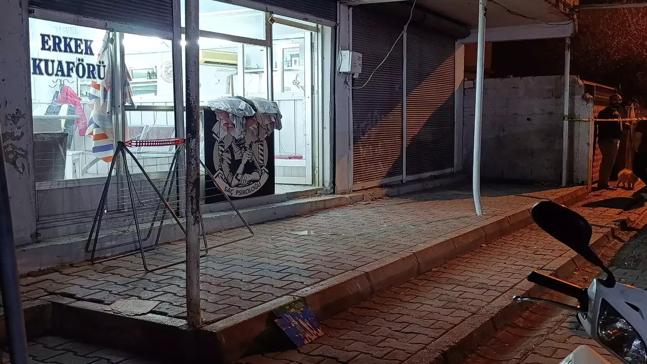 Adanada Berber Dukkaninda Pusu K