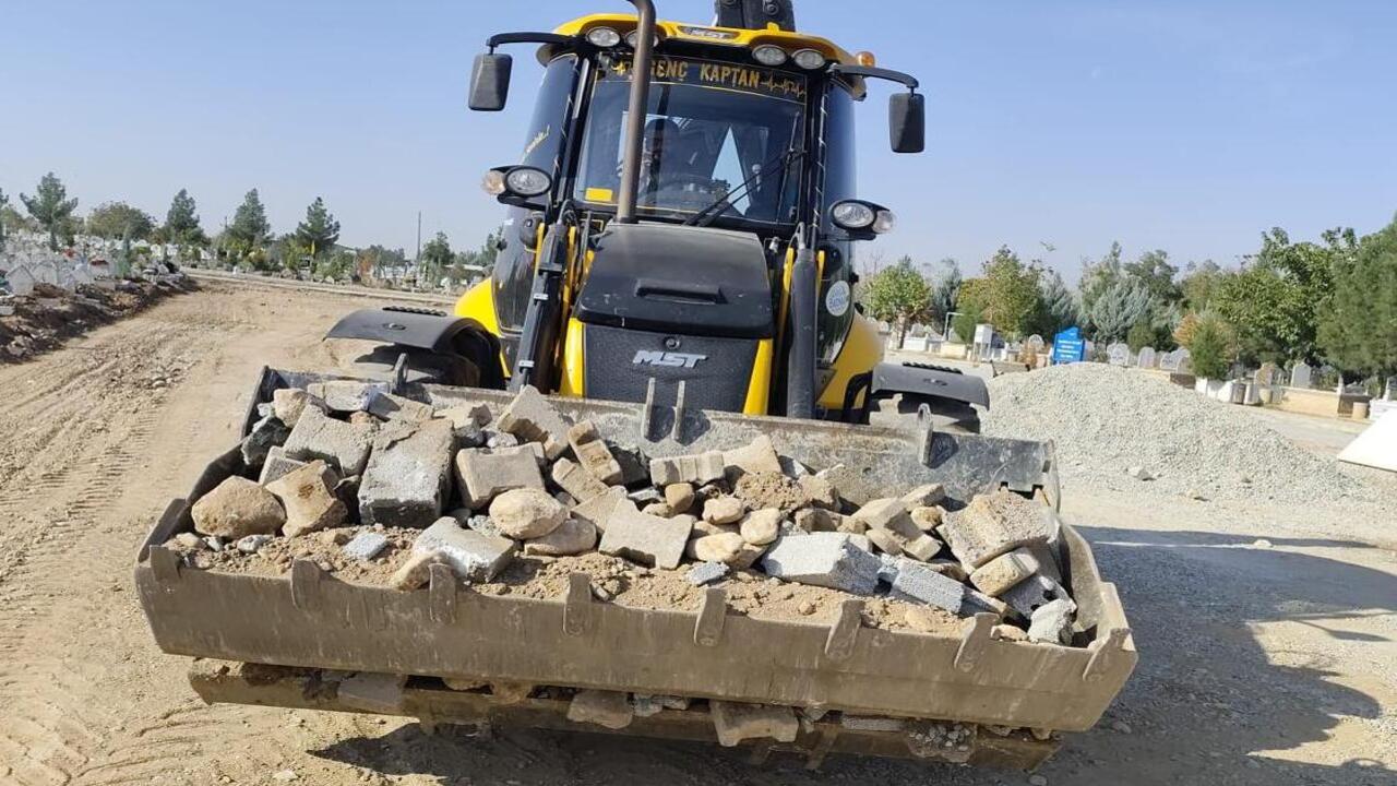 Batman Mezarliklarinda Kapsamli (3)