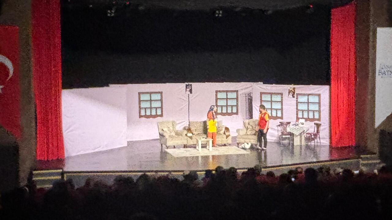 Batmanda Ucretsiz Tiyatro Soleni (1)