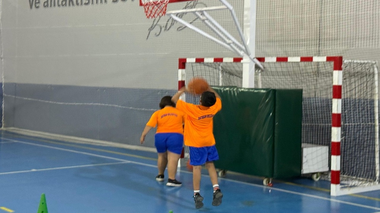 Rekor Katilimla Sporun Merkezi B (2)