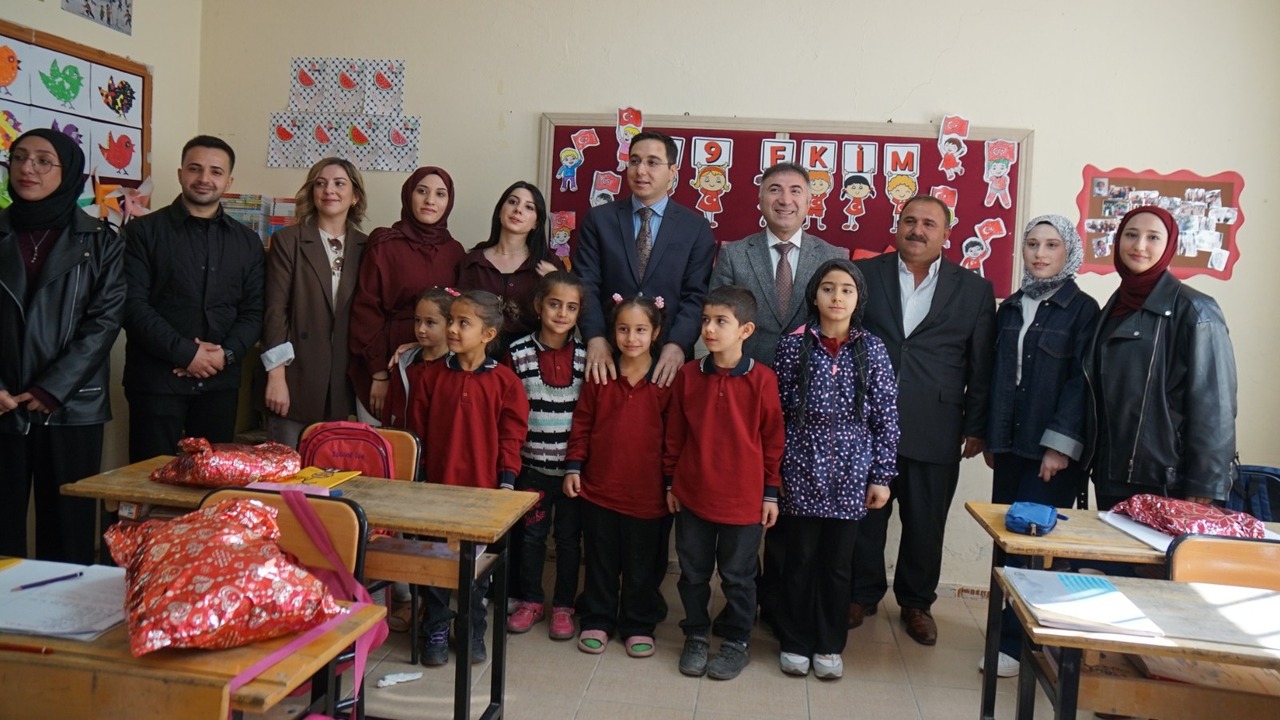 Rektor Demirden Koy Okuluna Surpriz Ziyaret 3