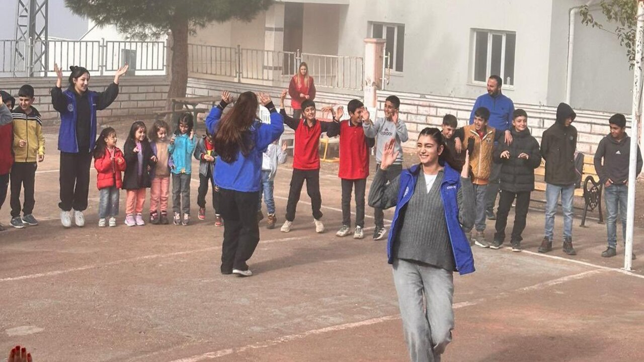 Gençler Deği̇rmenüstü 1 (1)