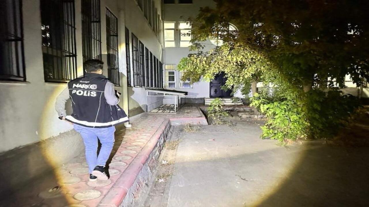 Batman Polisinden Okul Onlerinde Detayli Kontrol 1