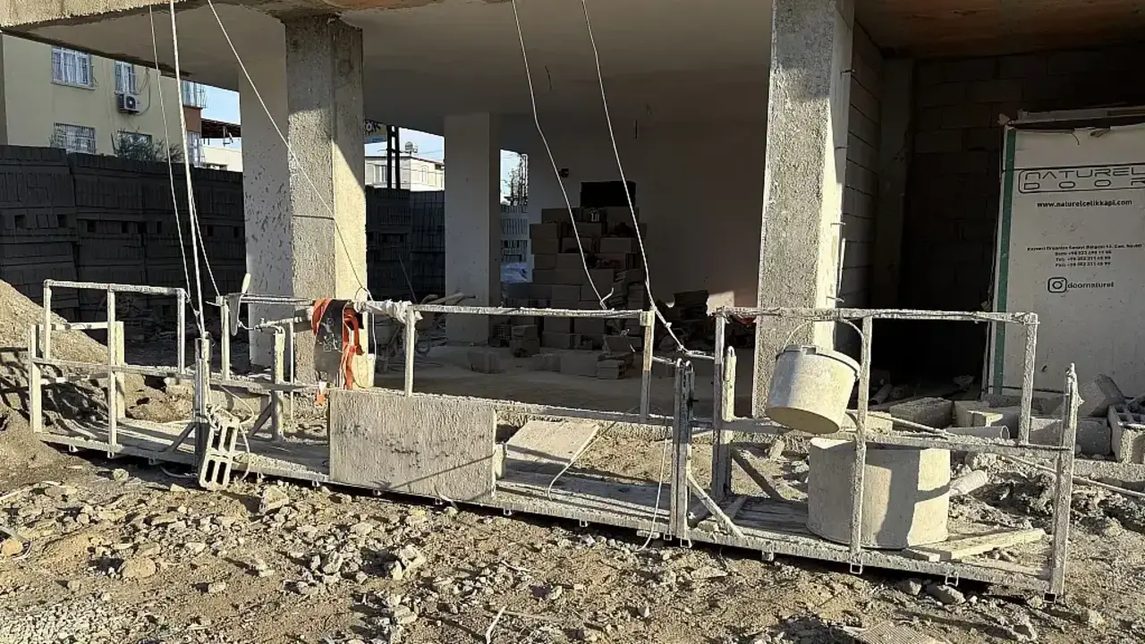 Adanada Insaat Emekcisi 4 Kattan