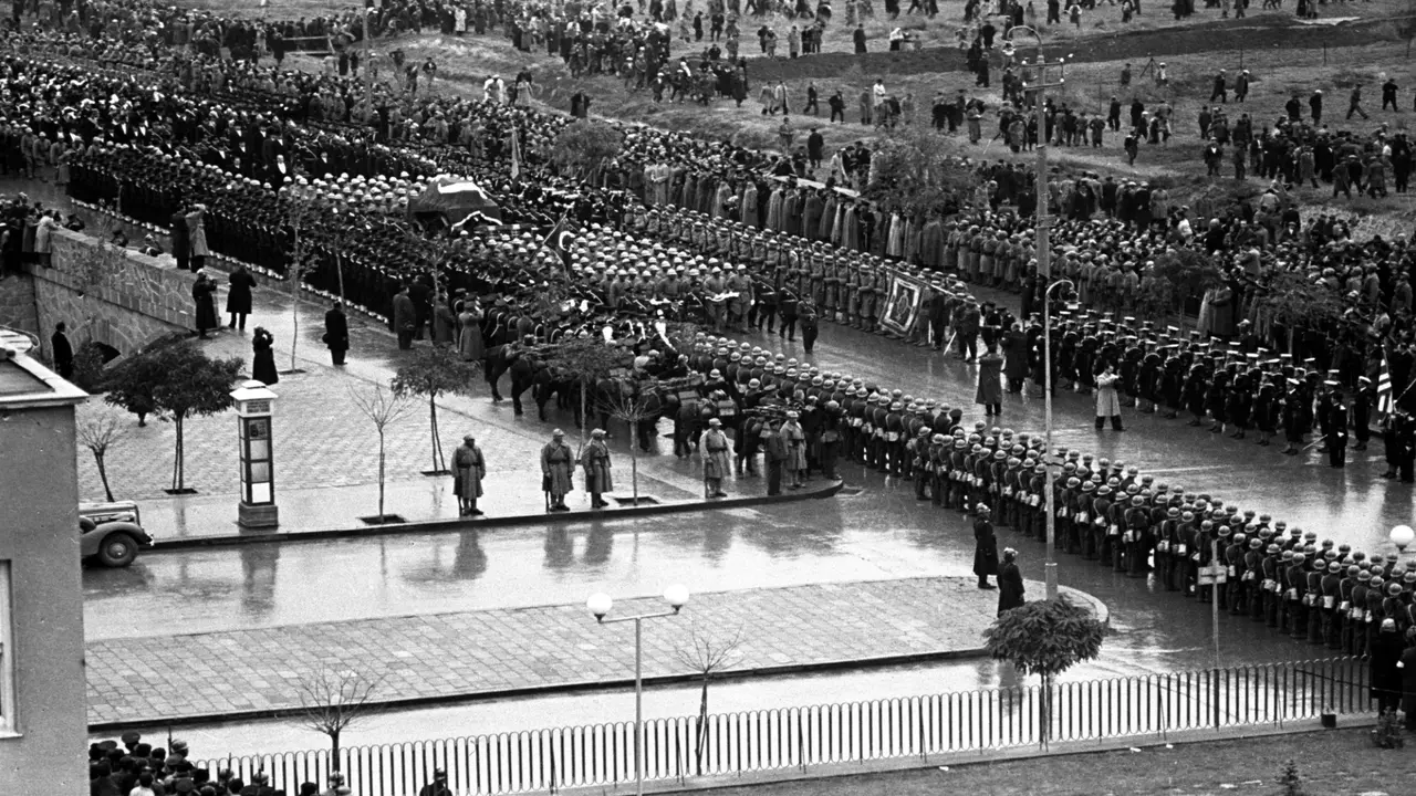 Dolmabahcede Tarih Tekerrur Etti 1