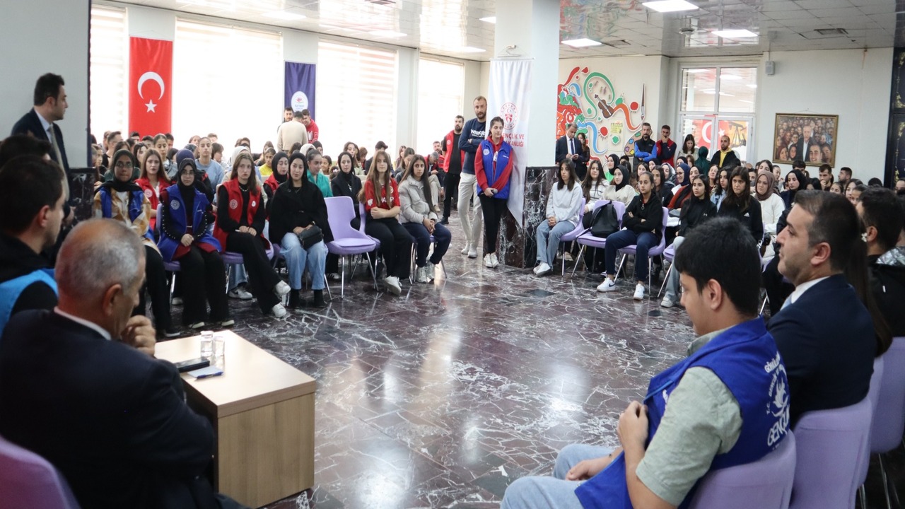 Vali̇ Yardimcisi Ve Kaymakam İmra