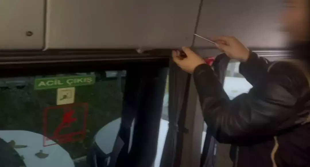 Batman Gecit Vermedi Yol Kontrolunde Minibusten Kacak Sevkiyat Cikti2