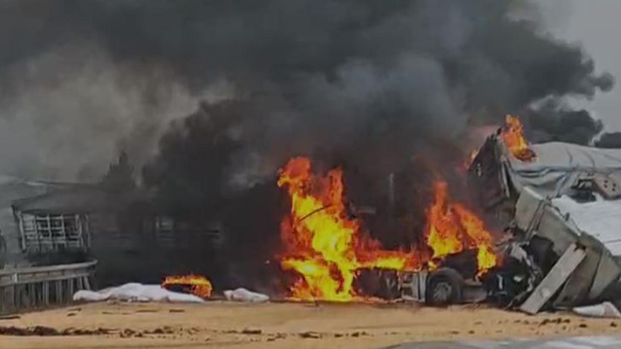 Tag Otoyolu Cehenneme Dondu Zincirleme Tir Kazasi Sonrasi Araclarda Yangin Cikti4