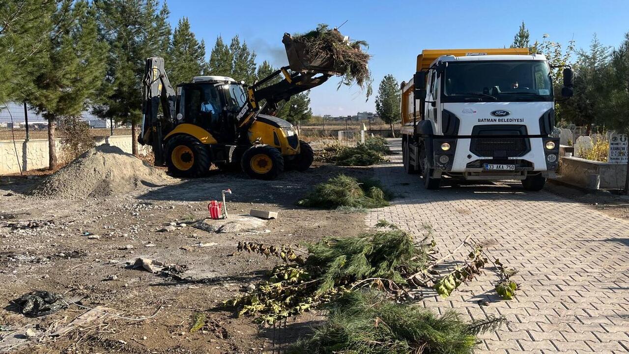 Batman Belediyesi Mezarliklarda (2)