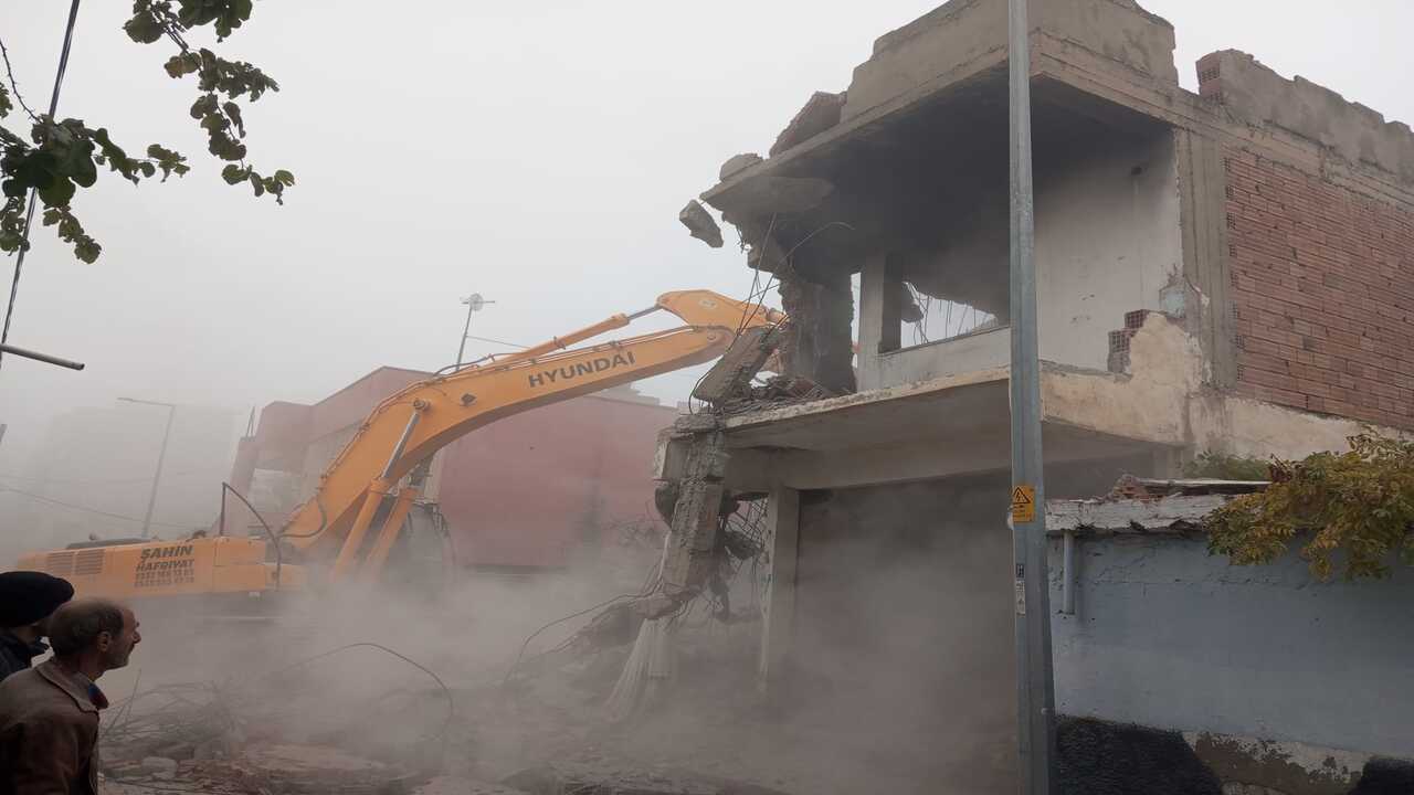 Batmanda Huzuru Kaciran Yapilara (1)