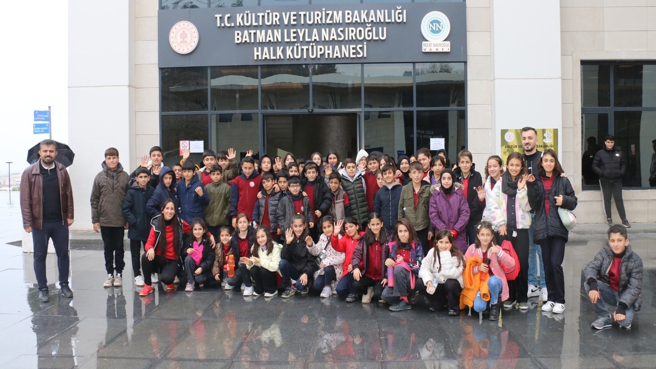 Batmanda Koy Okulu Ogrencileri I (1)