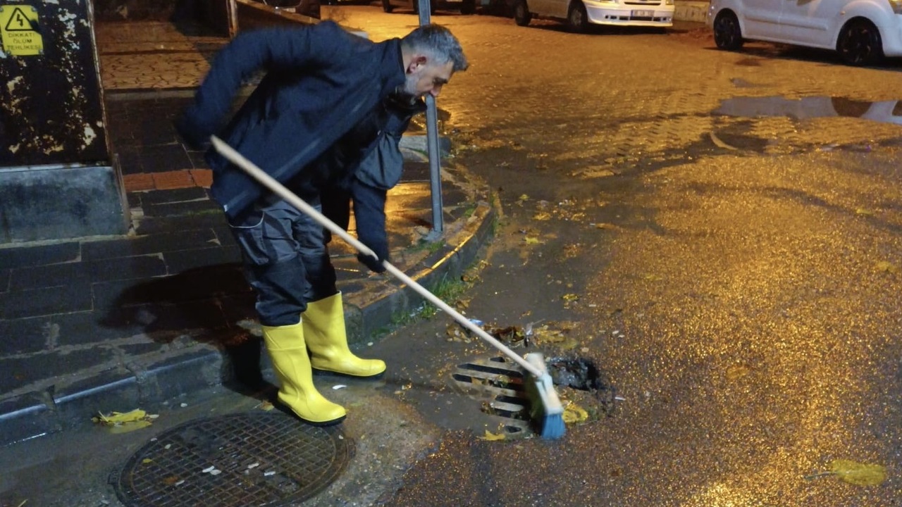 Batmanda Saganak Mesaisi Belediy (1)