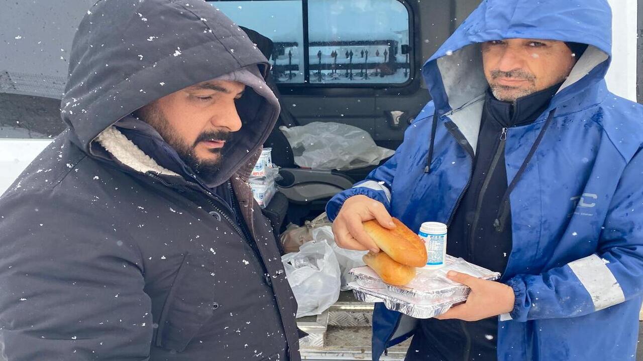 Kar Savascilarina Sicak Mola Bat (1)