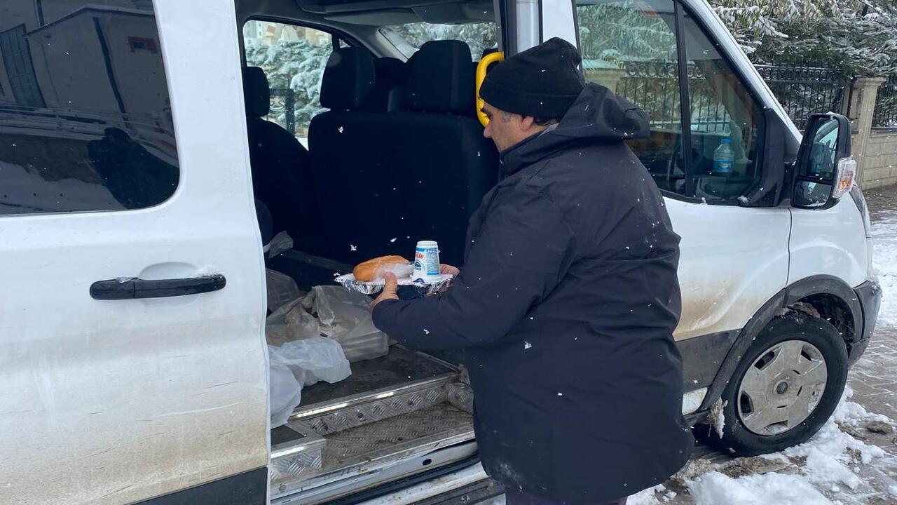 Kar Savascilarina Sicak Mola Bat (2)