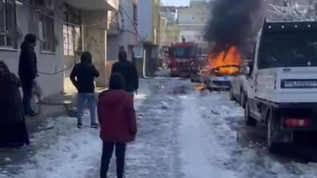 Batman Saglik Mahallesinde Korkutan Yangin Dondurucu Sogukta Calistirilmak Istenen Arac Hu2