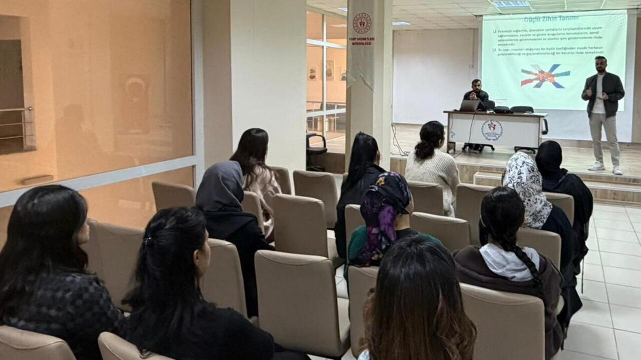 Bati Raman Kiz Ogrenci Yurdunda (1)