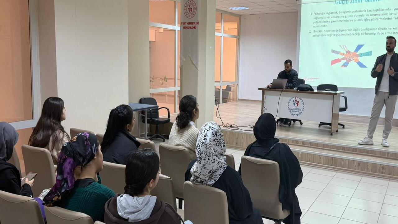 Bati Raman Kiz Ogrenci Yurdunda (2)