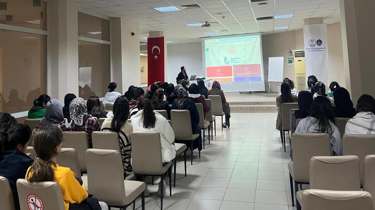 Kiz Öğrenci̇lere ‘Madde Bağimlili (1)