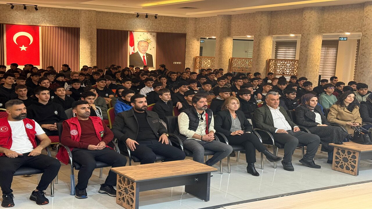 Li̇selerde Gençli̇k Merkezi̇ 3 (1)