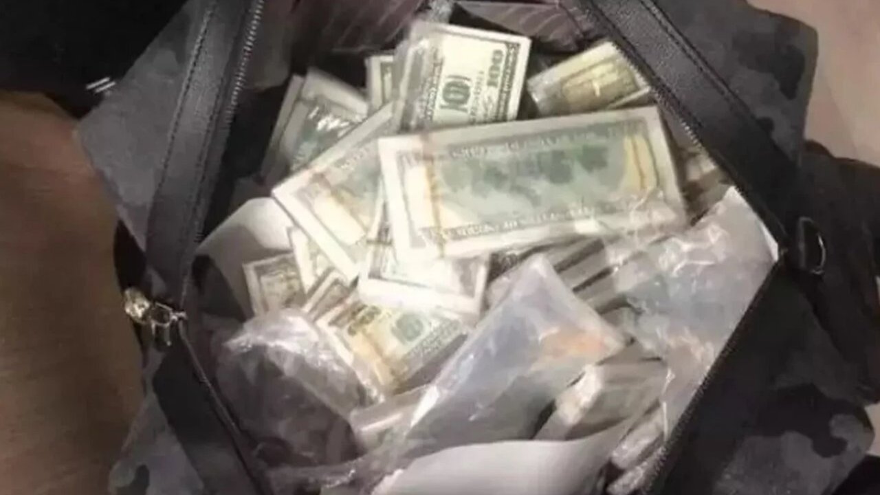 Bir Anda 60 Bin Dolari Cebine Ko