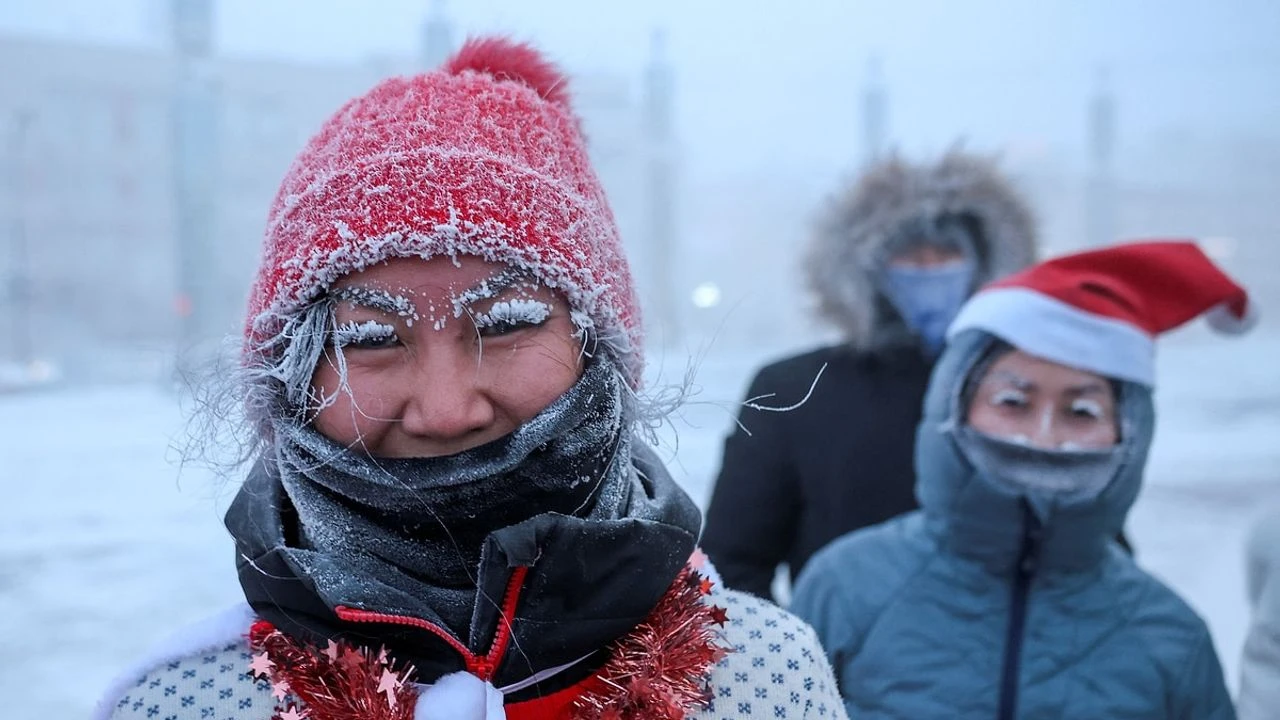 Yakutistanda Buzdan Tuzaga Dusen Arac 3 Kisiye Mezar Oldu Lena Nehrinde Can Pazari (1)