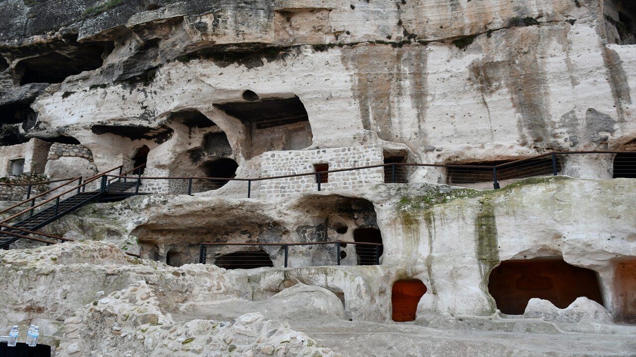 A A 20251225 40078819 40078816 B A