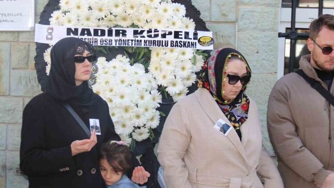 Burcu Ozberkin Aci Kaybi Ailenin