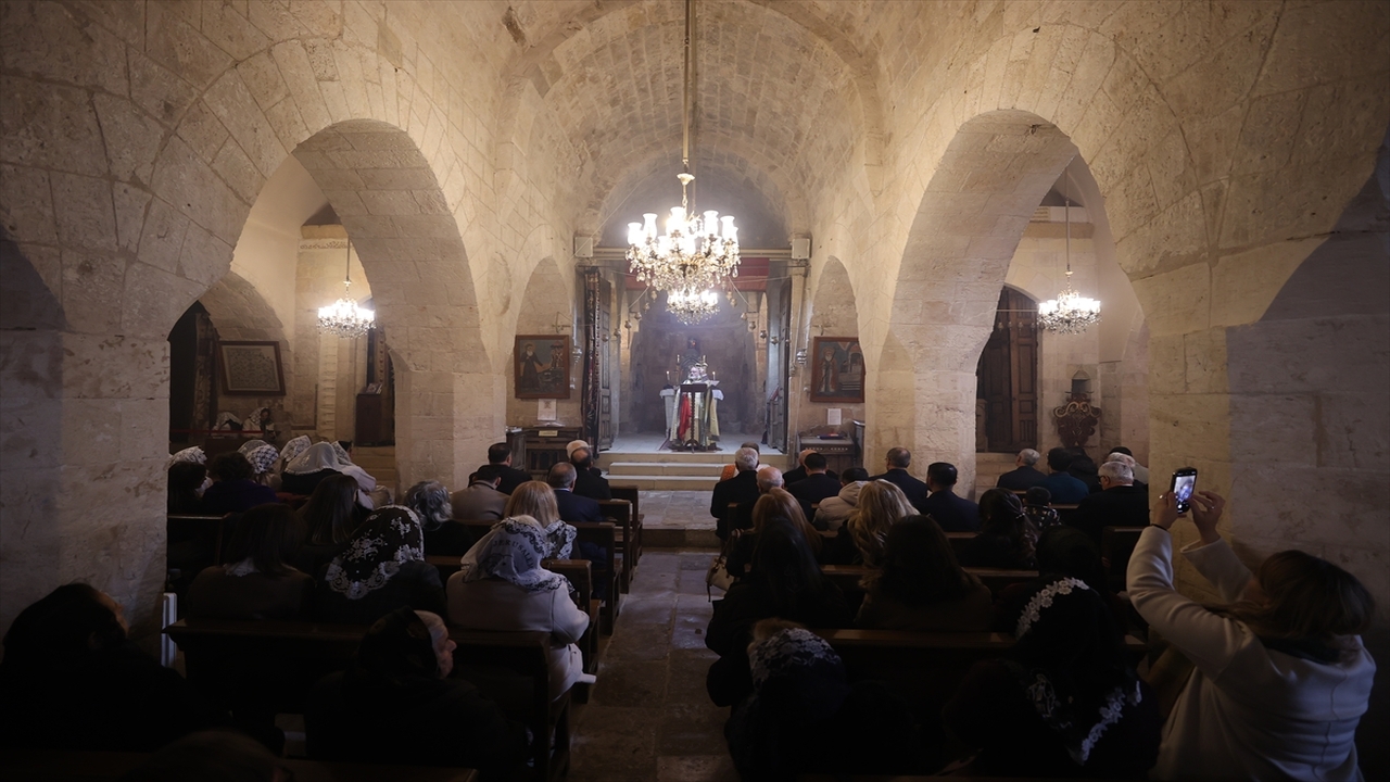 Mardinde Tarihi Kirklar Kilisesinde Noel Coskusu 3