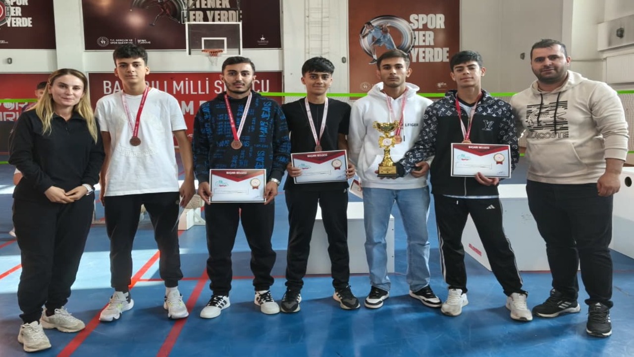 Badmi̇nton Genç Erkek 4 (1)