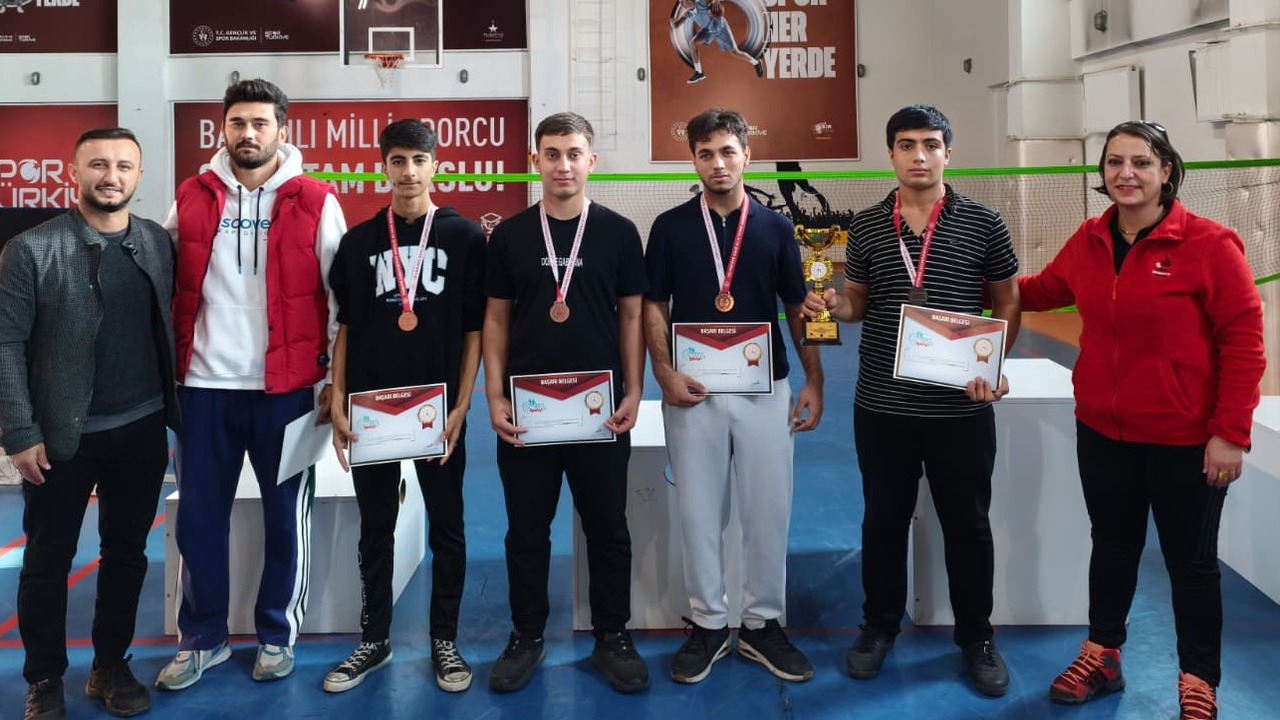 Badmi̇nton Genç Erkek 5 (1)