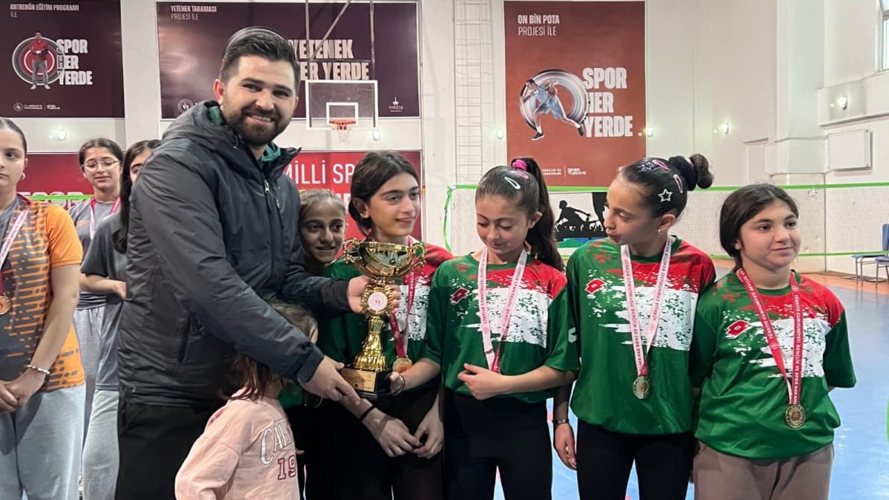 Filenin Yeni Kraliceleri Badminton Sampiyonu Sehit Ogretmenler Ortaokulu3