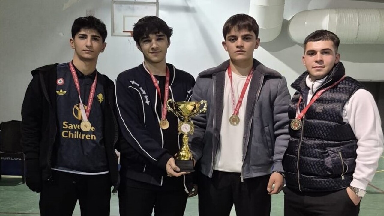 Floor Curlingde Zirvenin Adi Sos (1)