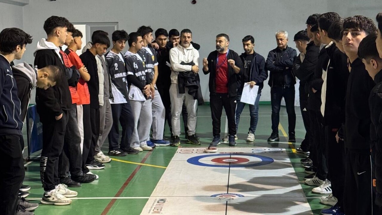 Floor Curlingde Zirvenin Adi Sos (2)