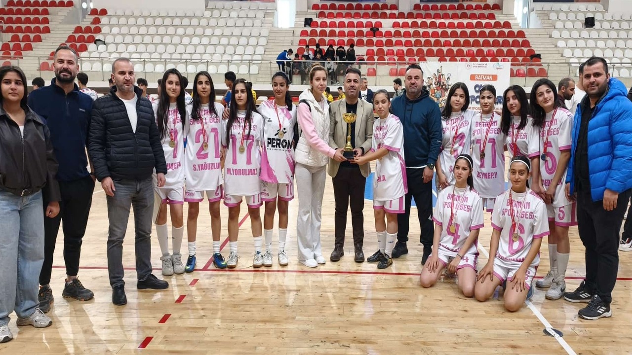 Genc Kizlar Futsal Il Sampionasi (1)