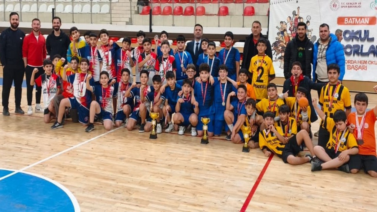 Hentbolda Kucuklerin Buyuk Mucad