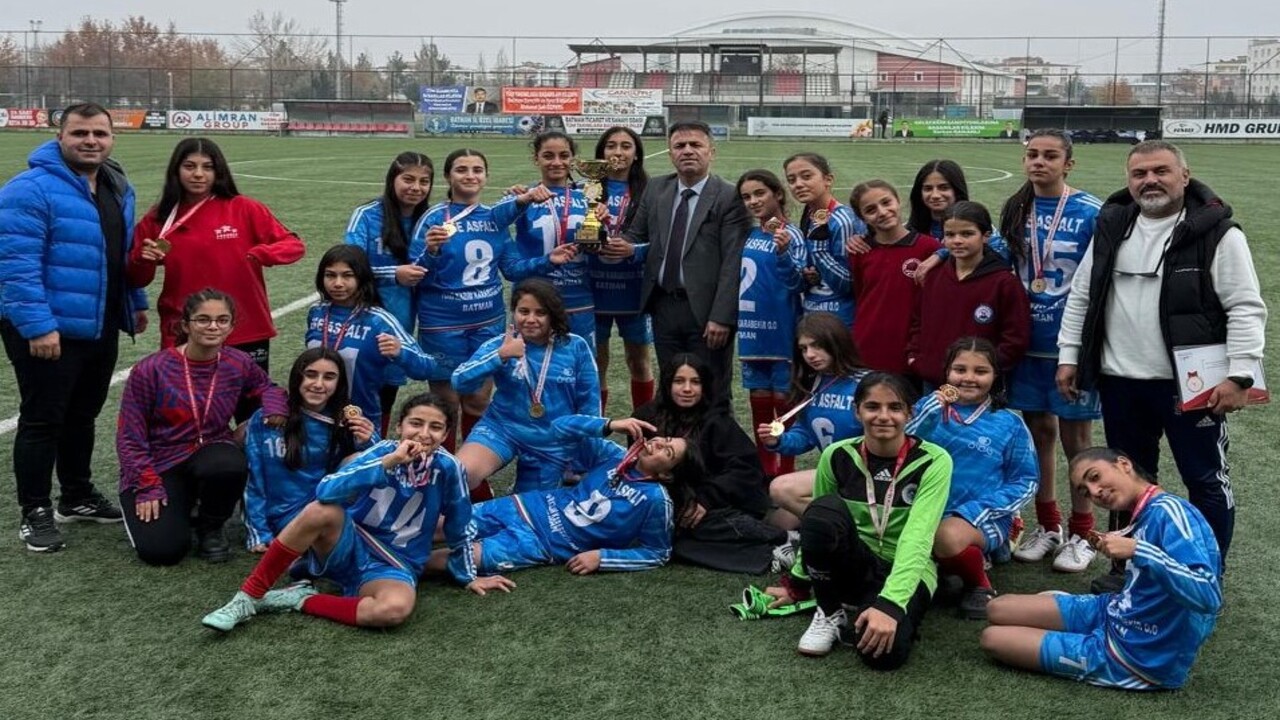 Kupaya Uzanan Ayaklar Toki Kazim (1)