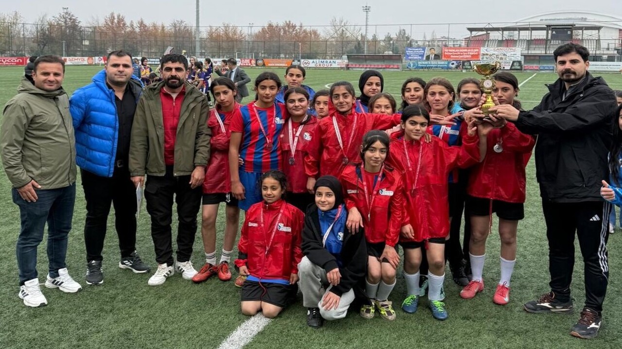 Kupaya Uzanan Ayaklar Toki Kazim (2)