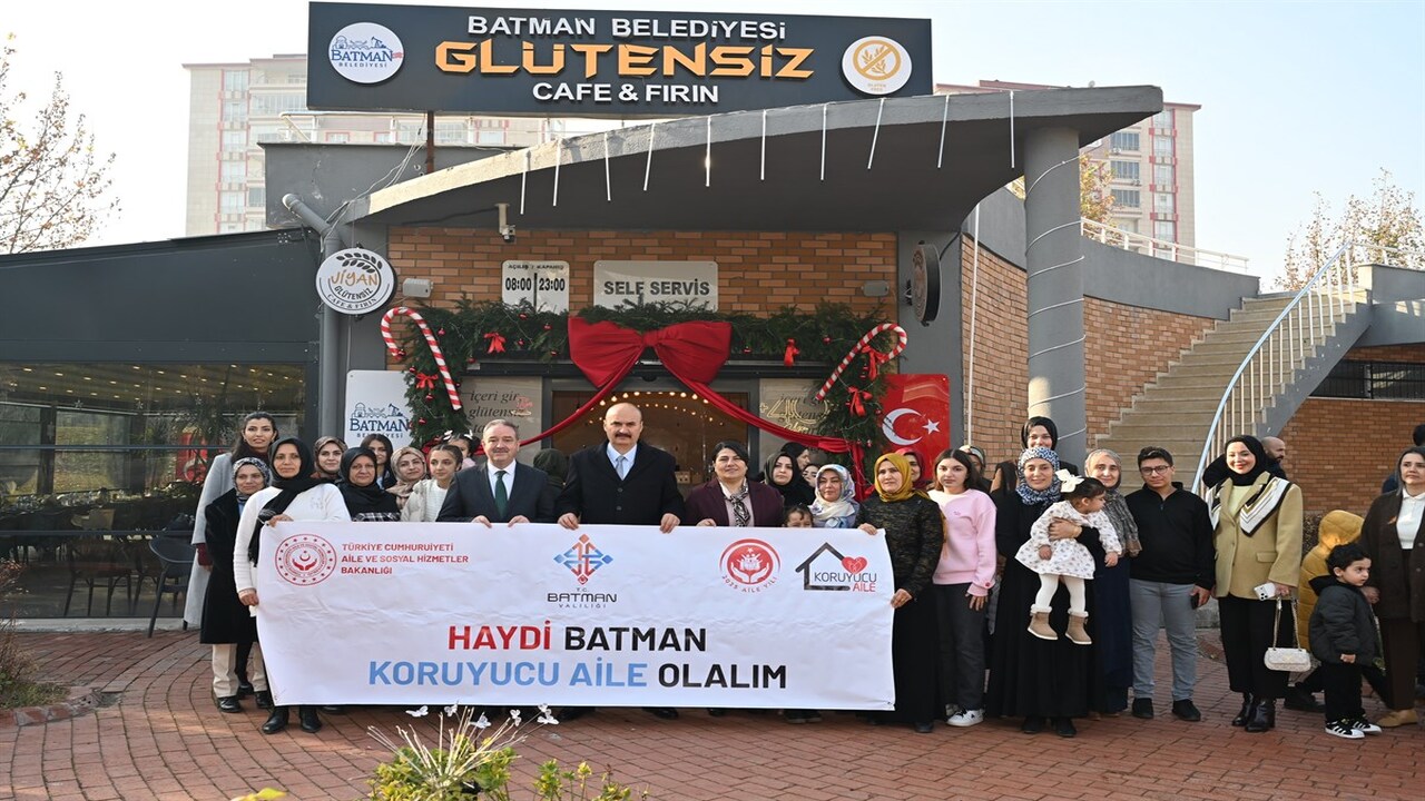 Batman Valisi Canalp Ve Esi Koruyucu Ailelerle Bulustu 1